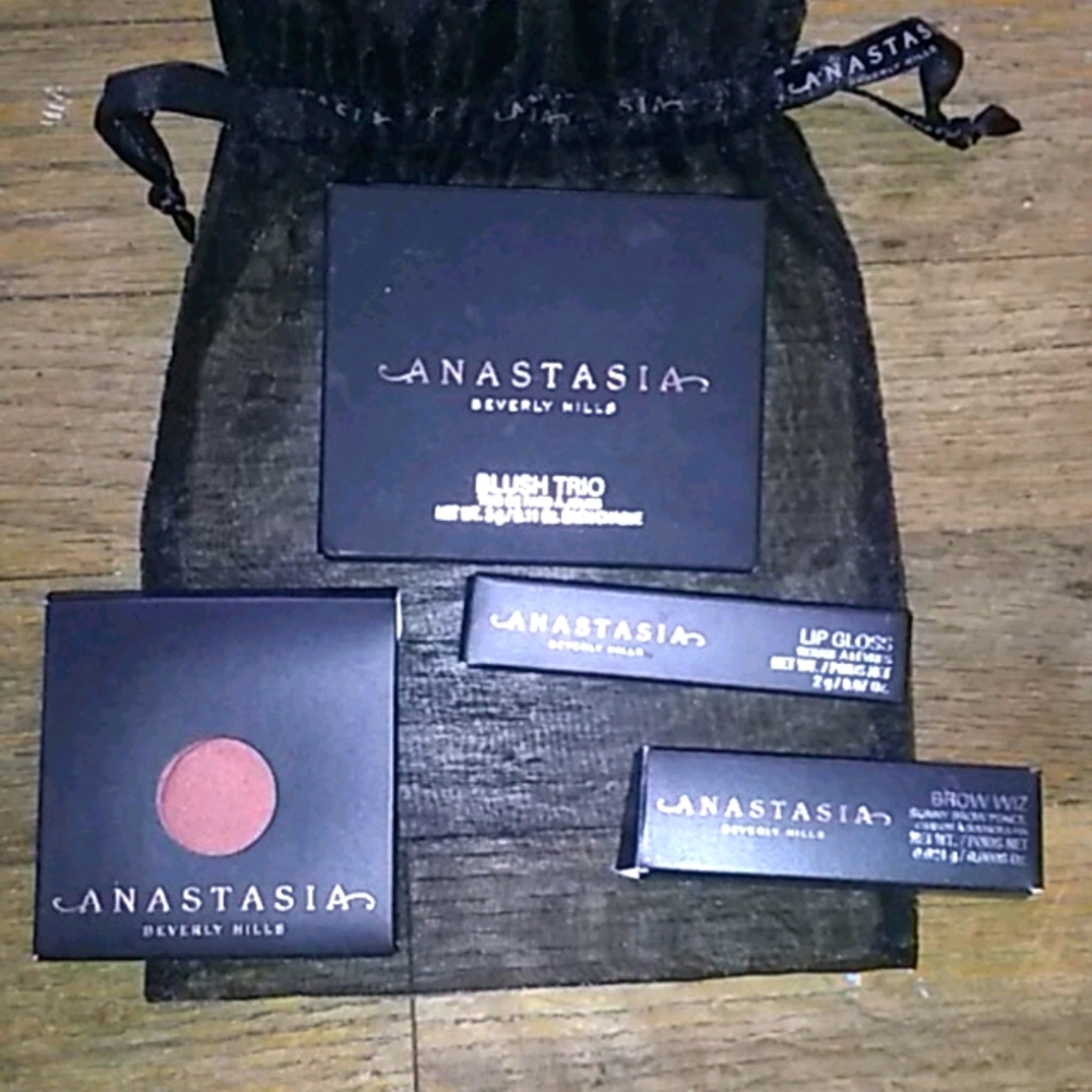 New! Anastasia makeup set!